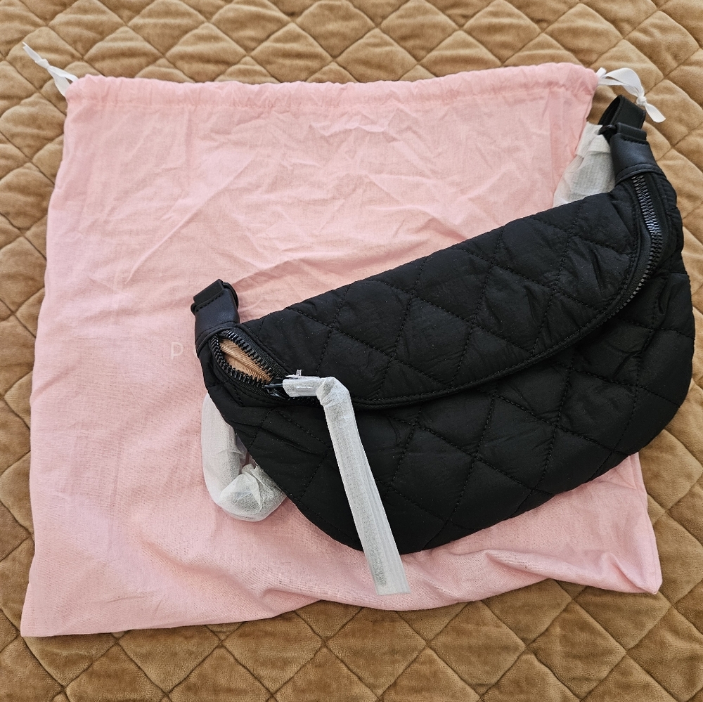 Poppy and Petal Nlack Quilted Belt Bag